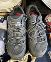 ULTRA III NORTH FACE SIZE 8 1/2 SHOES