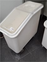 Cambro rolling ingerient bin with product