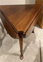 Triangle drop leaf table 221/2" tall 29 Open