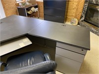 Large mint condition L shape desk with chair