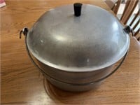 Vintage majestic Cookware Dutch oven