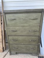 Antique/vintage chest of drawers