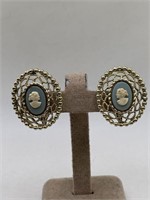 VINTAGE SIGNED SC CAMEO CLIP ON EARRINGS