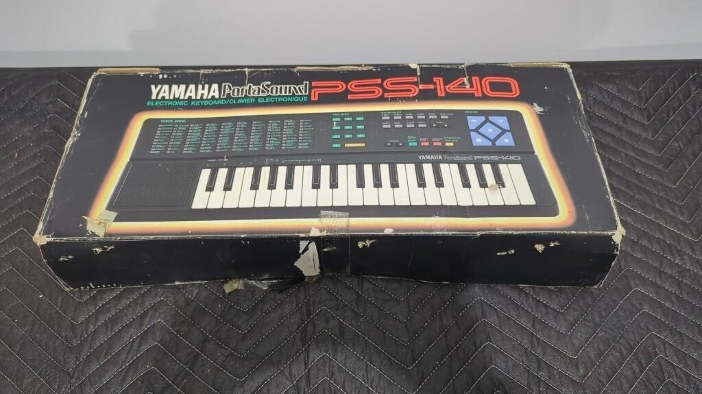 Vintage Yamaha PSS-140 Electric Keyboard