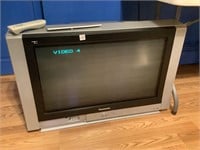Vintage Panasonic TV w/Remote