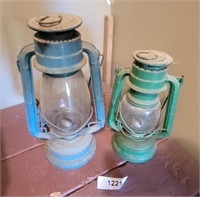 2 Vintage Hinged Wheel Oil Lamps & Unbranded
