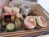 PLASTIC CONTAINER WITH VARIETY OF CANDLES
