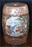 A LATE 20TH CENTURY CHINESE PORCELAIN GARDEN SEAT