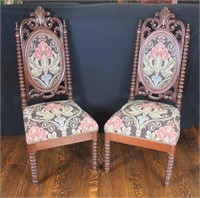 A PAIR OF ORNATE CARVED WALNUT VICTORIAN SIDE CHAI