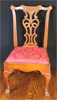 AN ANTIQUE CARVED WALNUT CHIPPENDALE STYLE SIDE CH