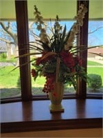 Vase w/ Floral Arrangement