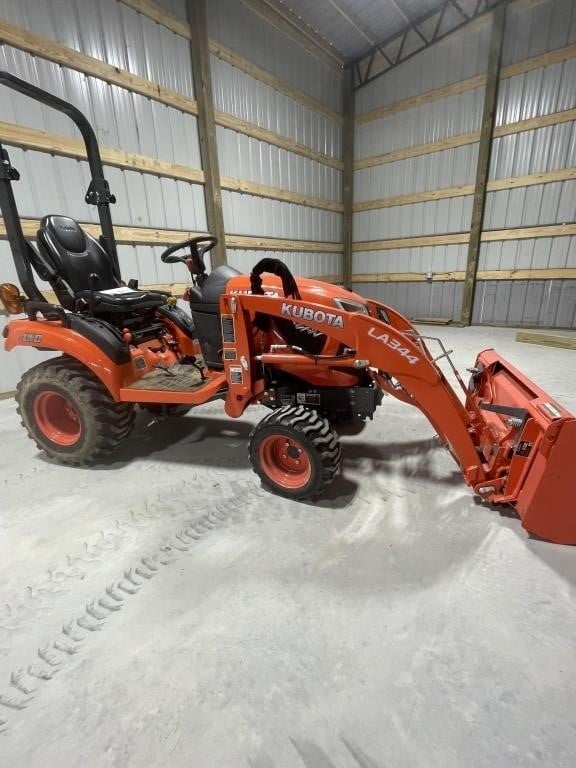 401-KUBOTA BX2380 4WD W/ BUCKET IN GREAT CONDITION