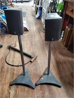 2 Yamaha Speakers & Stands