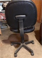 Office chair - black leather - in showroom