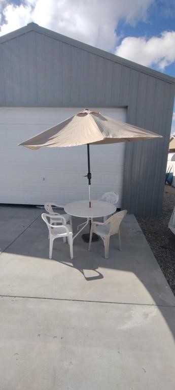 Patio Umbrella Set w/ Chairs- pole has wood bottom