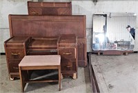4 pieces brown vintage furniture - 4 drawer dresse