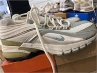 Nike shoes size 9