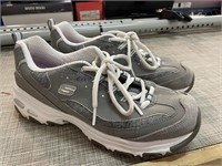 Sketcher shoes size 9