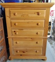 Broyhill 5 Drawer Wood Dresser
