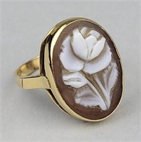 14K Gold & Shell Flower Cameo Ring.