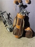 Nice set of right hand golf clubs comes with