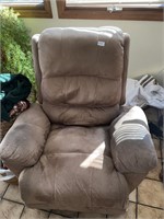 OVERSTUFFED ARM CHAIR RECLINER