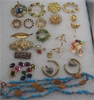 25 COSTUME JEWELRY ERRINGS BROOCHES NECKLACE