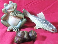 3 VINTAGE CERAMIC FROGS AND FISH