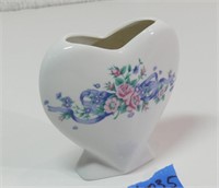 Vase made in Taiwan - 4" tall