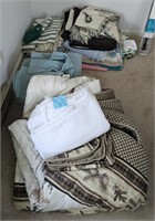 LOT OF VARIOUS BLANKETS AND SHEETS
