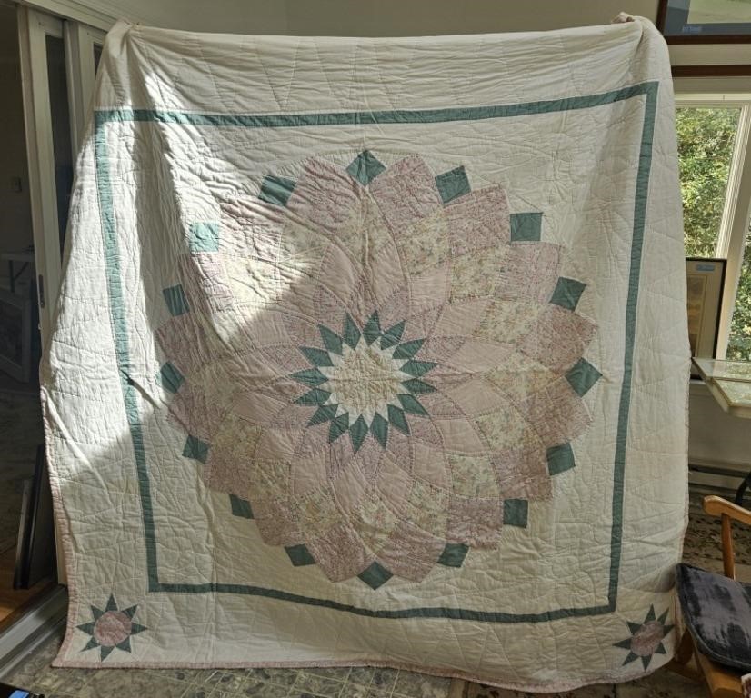 QUILT/BEDSPREAD