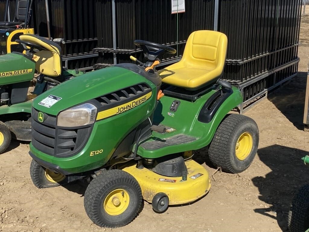 JOHN DEERE E120 LAWN MOWER