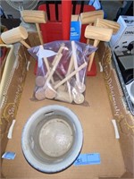 CRAB EATING SET WITH MALLETS AND CROCK