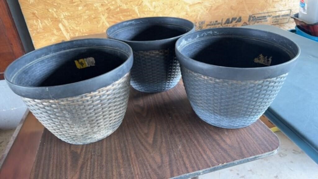 Plastic pots