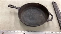 10 “ Lodge cast iron fry pan