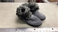 Slippers size 7