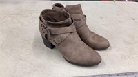Womens shoes size 8