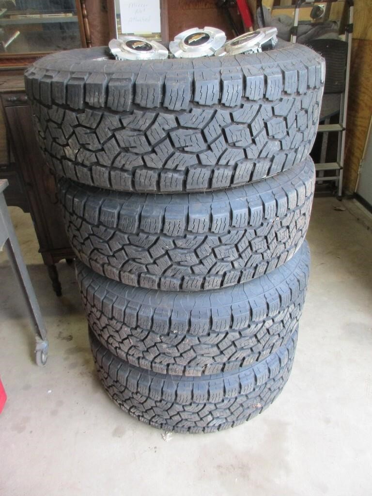 4 like new Toyo tires open country 265/65R 18