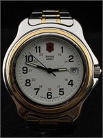 Swiss Army Watch Two Tone New Battery Nice