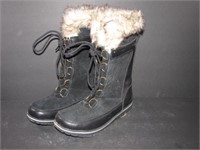 Merona Fur Lined Ladies Boots Size 7