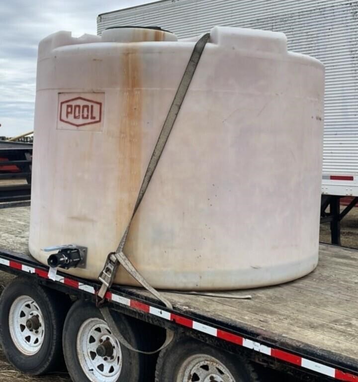 1250 gallon Poly water tank with 2" Banjo Valve