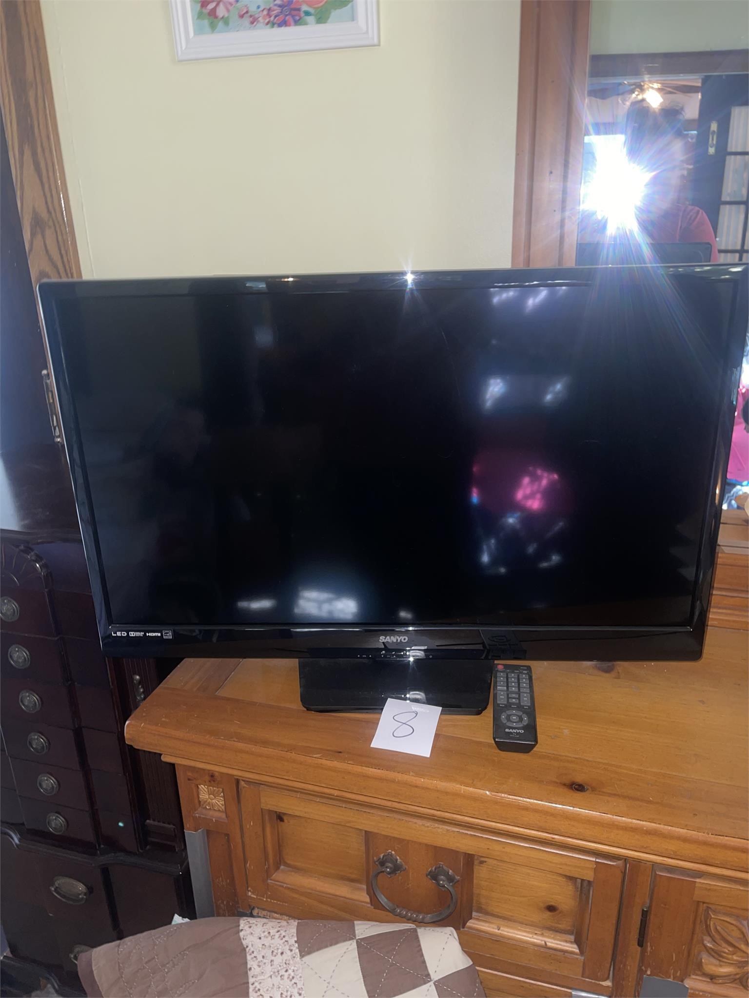 32" Sanyo TV with remote