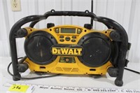 DeWalt radio w/charger DC011