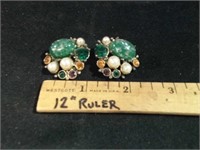 COSTUME JEWELRY EARRINGS PART OF A SUITE