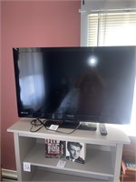 40" Magnavox tv with remote