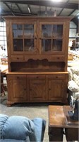 Seely 2 pc hutch. Oak.  Great condition
