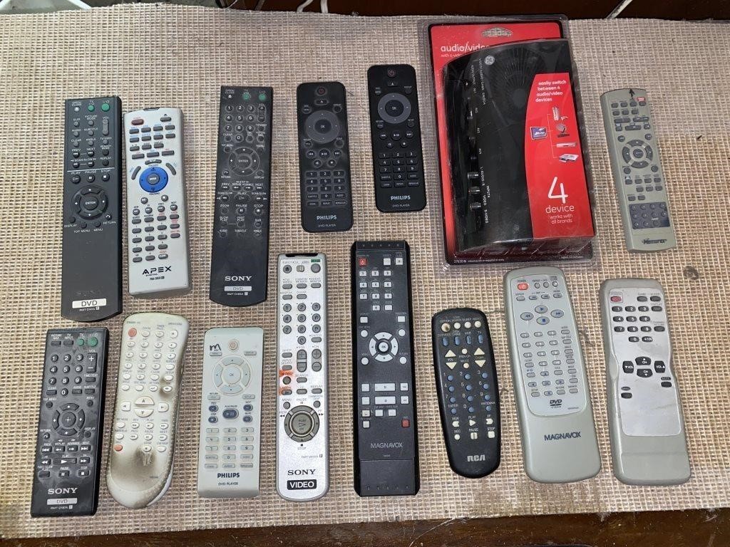 AUDIO/VIDEO SWITCH & LOT OF VCR/DVD PLAYER