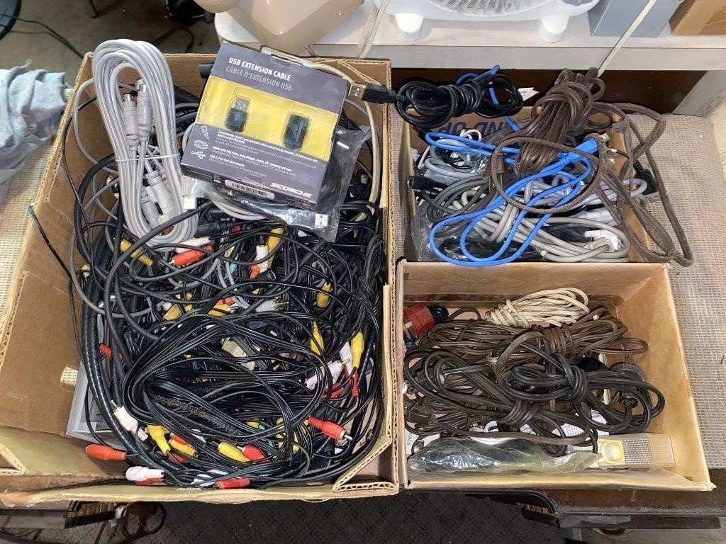 LOT OF EXTENSION CORDS & RCA CABLES