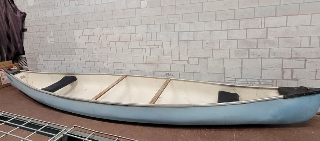 16' Canoe. Good aluminum boat!