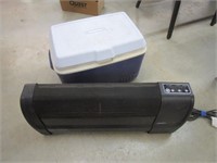 SUNBEAM ELECTRIC HEATER & RUBBERMAID COOLER